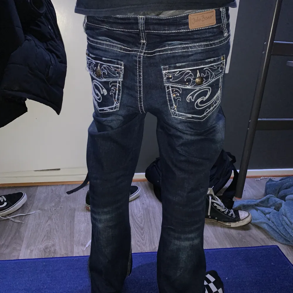 Tvär feta jeans bra skick . Jeans & Byxor.