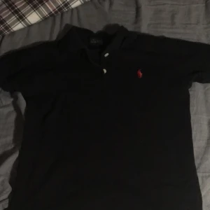 Ralph lauren T-shirt. - Ingen aning om original priset men skriv till mig om du har frågor🤩
