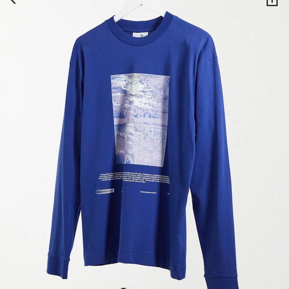 Säljer denna skitcoola långärmade T-shirten från Asos, använd typ en gång💕frakt ingår ej. T-shirts.