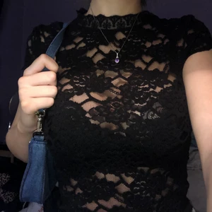 Spets topp - En snygg svart spetstopp från Zara som inte används då den inte är riktigt min stil💘