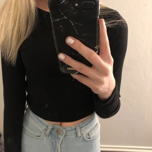 Topp från ginatricot - En fin topp ifrån ginatricot✨ den är i jätte bra skick aldrig använd✨ i storlek s✨ köparen står för frakten✨