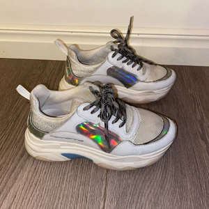 Fornarina skor  - Säljer ett par snygga Fornarina skor i storlek 36, köpta för 700kr 