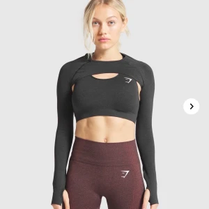 Gymshark topp - Perfekt att ha över sin sport bh!! Helt ny storlek S, alla lappar sitter på.