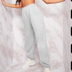 Grey Basic Cuffed Hem Jogger - Grey Basic Cuffed Hem Jogger från Pretty Little Thing i storlek UK 6/EU 34 ✨ Aldrig använda, endast provade!    