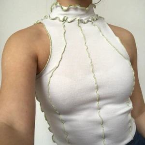 Topp - BÖRJAT TA BESTÄLLNINGAR FÖR 200kr + frakt!!!! Skriv privat vid intresse. Syr dessa själv på beställning. Frakt: 48kr. Följ min instagram viridi.designs för fler unika plagg