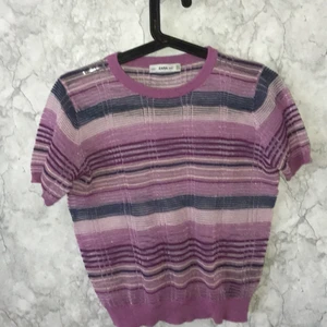 Lila när tröja - En lila när tröja i storlek 3. Tröjan är väldigt bra schik! Skriv för intresse ❤️