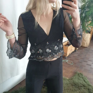 Snyggaste toppen - Så himla fin topp, men gränsfall till liten på mig så den har aldrig kommit till användning. Meshdetaljer, dragkedja i sidan. Märkt 36, kan ev passa 38 också