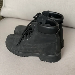 Svarta kängor - Köpt från nelly