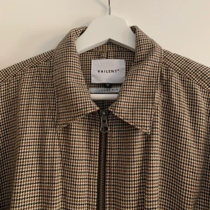 Mönstrad skjortjacka - Mönstrad skjortjacka/tunn jacka! Knappt använd!