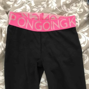  - Träningsbyxor från Cubus. Kan frakta men då står köparen för frakten 35kr😊