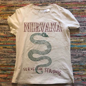  - Damstorlek. Fint skick. Kan hämtas i Uppsala eller skickas för 40 sek 