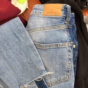 Mom Jeans från Gina Tricot med mörkare denim rand längs sidan! 🐬 Frakt tillkommer💌