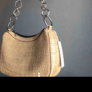  - SÖKER efter denna väska, hör av dig om du säljer en eller vet om någon annan gör det ❤️ 