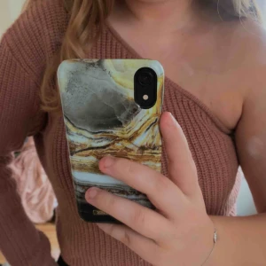  - Oneshoulder stickad tröja från nakd. Använd fåtal gånger! Passar M-L. Tar emot swish