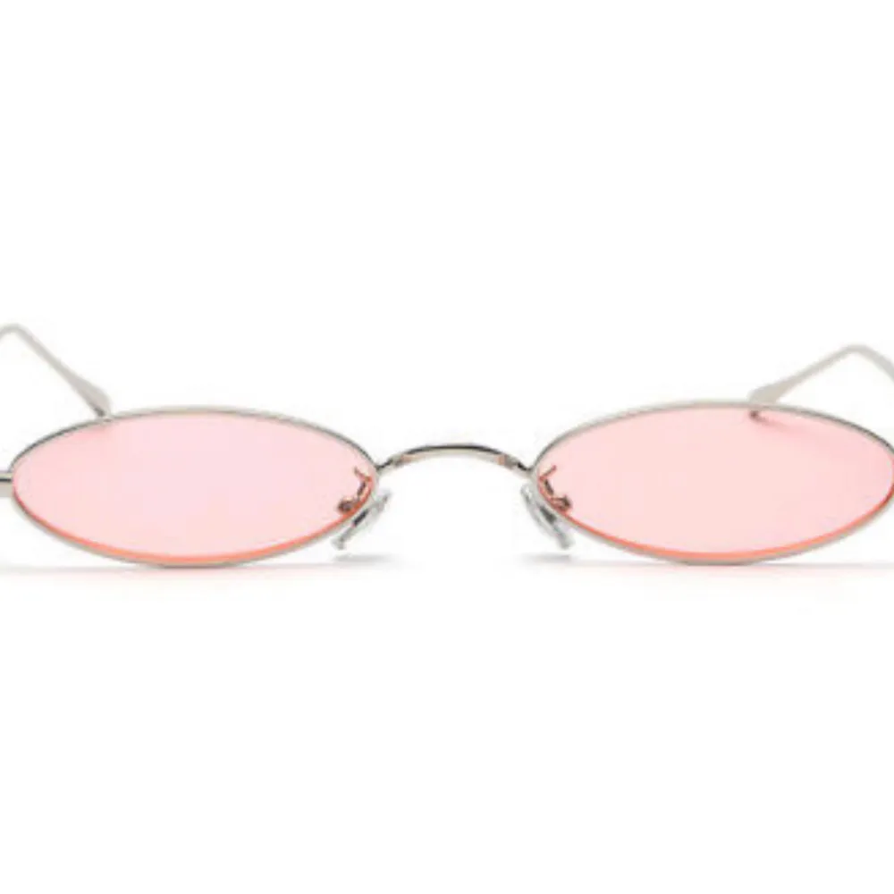 Riktigt snygga solglasögon som är helt nya! Kan postas mot frakt :). Accessoarer.