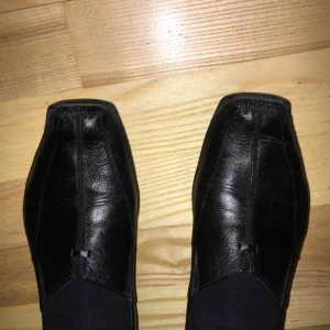  - Läderskor svarta storlek 37
