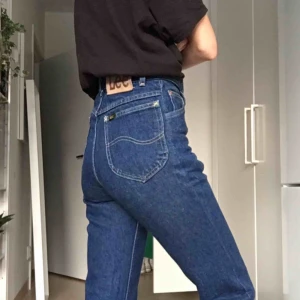  - Jeans från Lee, avklippta längst ner