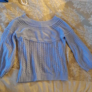  - Ljusblå, somrig, stickad tröja