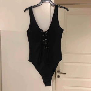  - Body från Hm Köparen behöver INTE STÅ för frakten. 