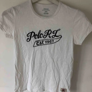  - Super fin vit t-shirt från Ralph lauren!!