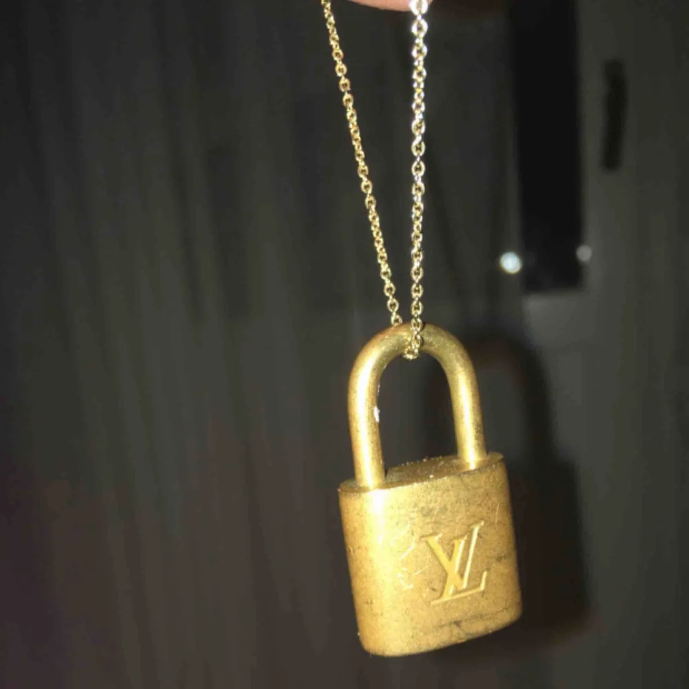 Säljer ett lås från Louis Vuitton . Accessoarer.