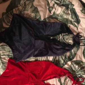  - Säljer den blåa bodyn i storlek S men som även passar M för 136 - frakt inräknad 