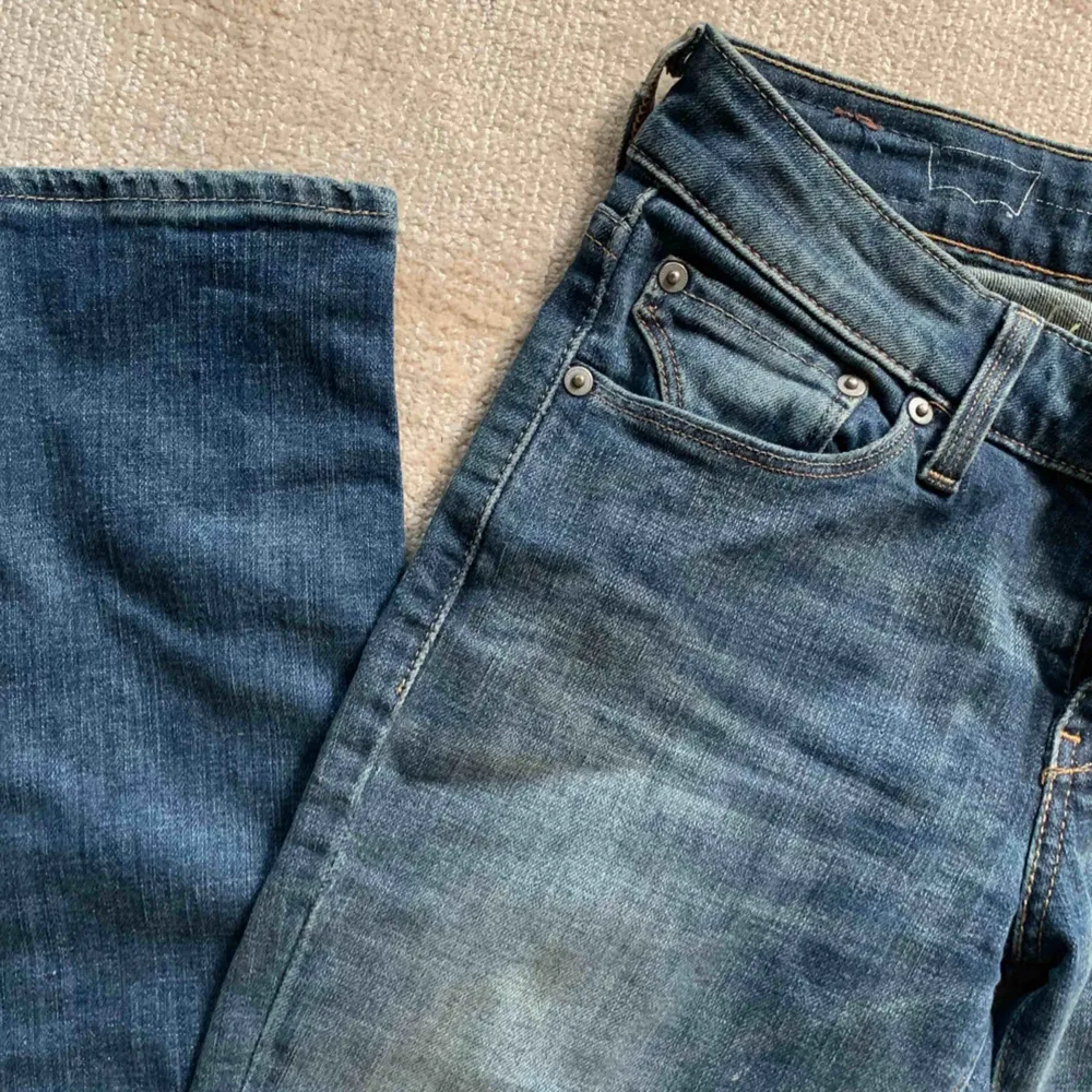 Levis jeans i storlek 23. Priset är inklusive frakt.. Jeans & Byxor.