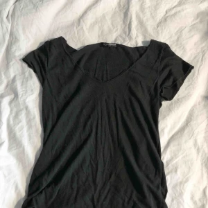  - Slapp T-shirt från Brandy Melville! 40kr frakt eller mötas upp i Stockholms innerstad ♥️🌹
