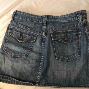  - Jeanskjol från Lindex storlek 38, använd 1 gång pga att den är för stor för mig!