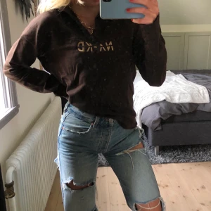 NA-KD zip-up tröja  - Oanvänd tröja från NA-KD, fin nu till hösten 