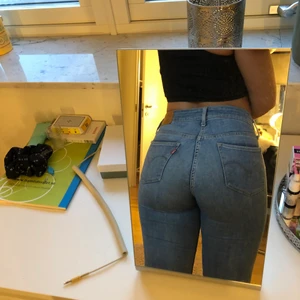 Levis jeans - Snygga Levis jeans storlek 27, säljer för 200kr inklusive frakt.