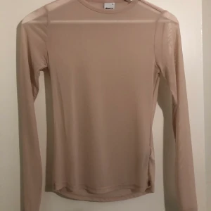 Ljusrosa Mesh  - Ljusrosa mesh tröja fr Gina tricot. Skickar gladeligen fler bilder om så önskas. Meetup i sthlm eller fraktas, köparen står för frakten. 