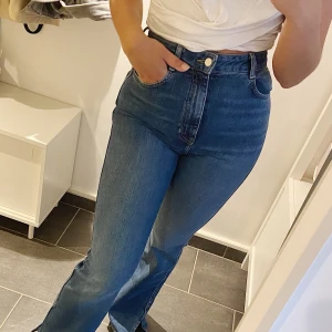 Jeans - Bootcut jeans från zara använda endast 1 gång! Stl 36