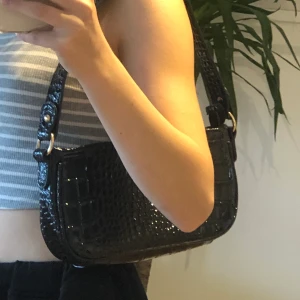 Svart liten väska  - Aldrig använd