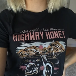 Motorcykel tshirt - Superfin tshirt 💓 frakt på 30 kr tillkommer 