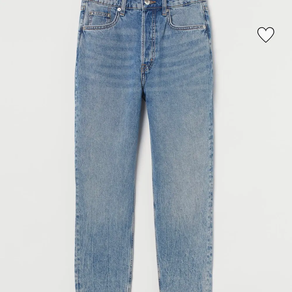 Säljer dessa jeans från Hm. Väldigt fina men är tyvärr för små. Skulle mer säga att den är 36. Ord. Pris 249 kr. Prislappen är kvar. Frakt tillkommer på ca 63 kronor . Jeans & Byxor.