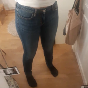 Lågmidjade skinny jeans  - X-slim stretch jeans, sällan använda, bra skick 