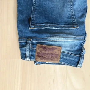 Fina jeans från crocker - Jeans i bra skick från crocker. Säljes för blivit för små. Priset kan diskuteras. Köparen står för frakten. Kan mötas upp i Lund.