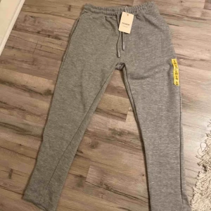  - Nya mjukisbyxor! Köparen står för frakten och betalning sker via Swish!