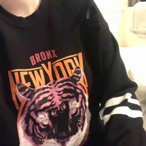  - Snygg collegetröja 