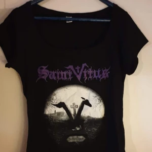  - Saint Vitus storlek L dam modell. Snarare S/M. 130:- Längd: 60cm Bredd: 44cm