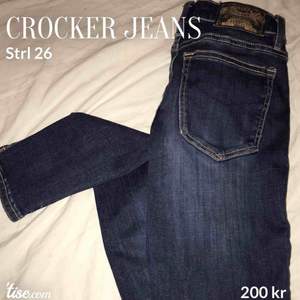 Crocker jeans strl 26. Ny skick. Inga hål eller något. Knappt använda. Pris:200 Byte: skulle kunna bytas mot bootcut jeans. 