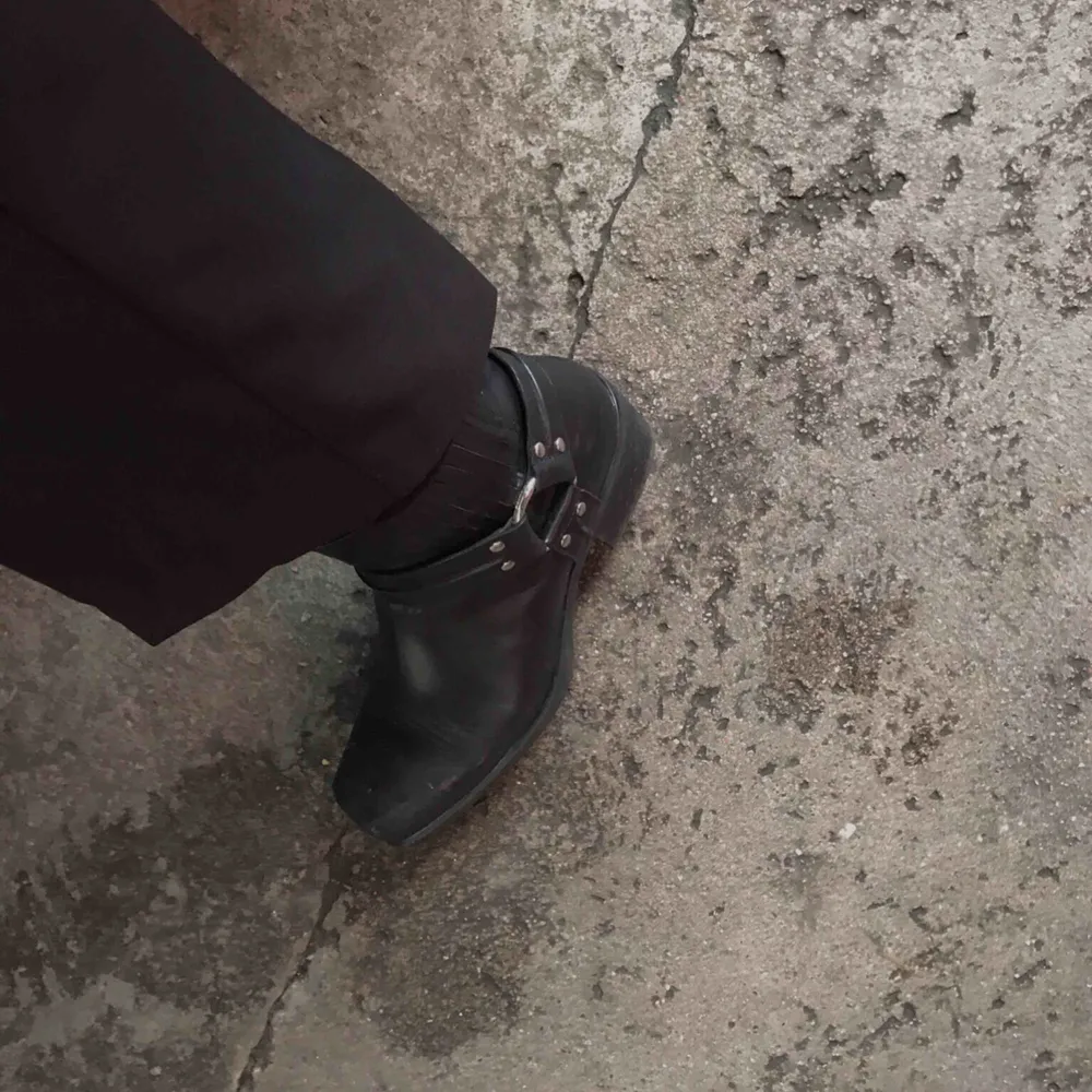 Snygga boots från Vagabond i äkta läder. Köparen står för frakten🖤. Skor.