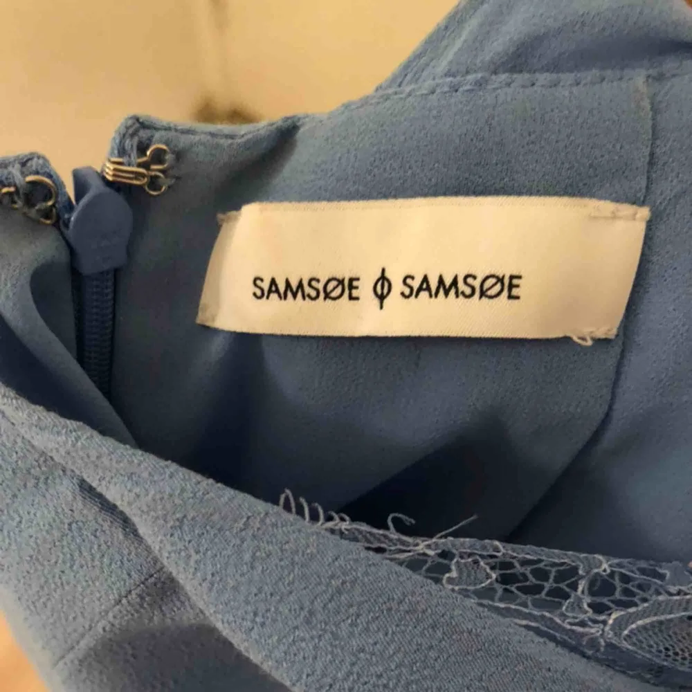 Blå Samsoe Samsoe klänning, använd endast en gång! Storlek Small! . Klänningar.