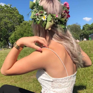  - Jättefint linne verkligen!! Men säljer eftersom det tyvärr är lite för stort. Inte använt mycket alls. Strl XS men passar S.