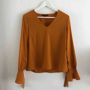 Blus från Vero Moda - Köpt från Vero Moda, använd endast EN gång.