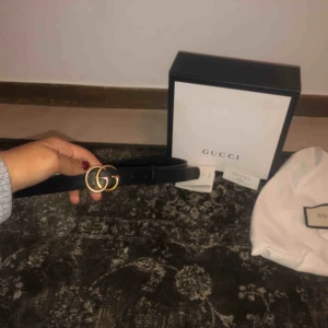  - Äkta gucci bälte i storlek 70. Nypris 2900kr, säljer för 1900kr.