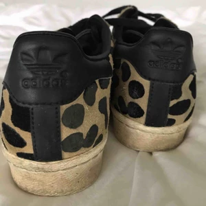  - Adidas One star leopard skor 