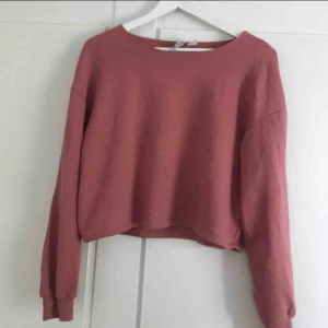  - Står XS men passar S också! Knappt använd, finns att hämta i Trollhättan men kan också fraktas 🌻