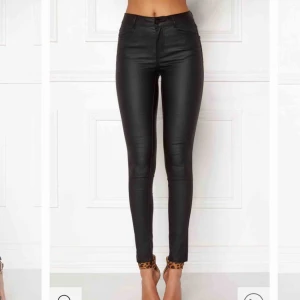  - Superfina byxor från VILA. Använder dom tyvärr inte då jag inte tycker dom sitter bra på mig. Nypris 350! (priset kan diskuteras vid snabb affär)